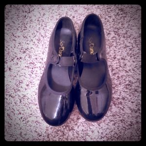 Black tap tap shoes